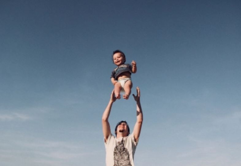 三年的感情，面对十万彩礼，迟疑了，男友没有钱该不该分手